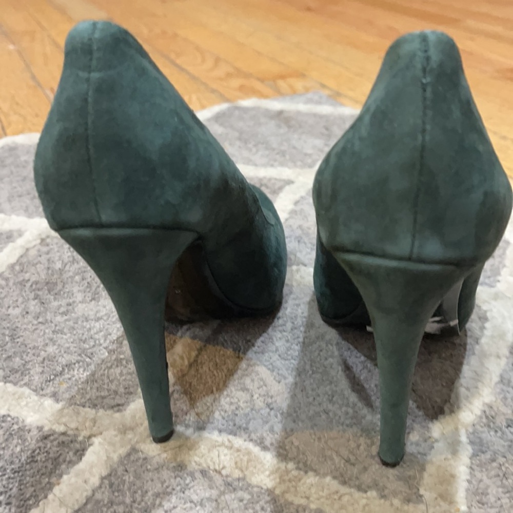 Shoes - Picture 4 of 10